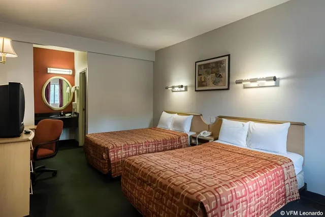 Efficiency, 2 Double Beds، Suburban Studios LaVale-Cumberland 7/10