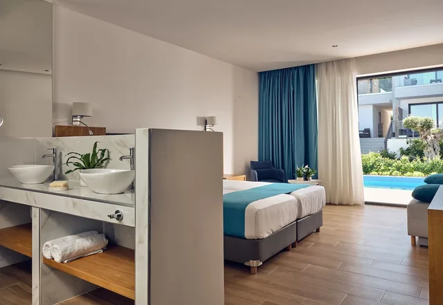 Junior Suite, King Bed, 2 Sofa, Pool Access، Cavo Orient Beach Hotel 1/5