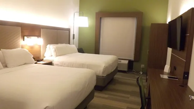 غرفة قياسية بسريرين كوين، Holiday Inn Express Hotel Suites Dyersburg 5/7