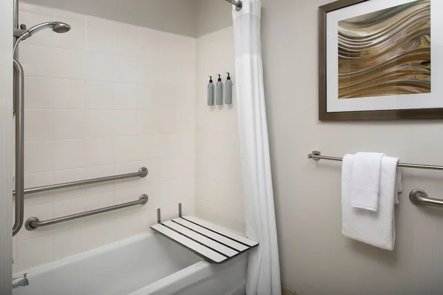 غرفة ديلوكس بسرير كينج، Courtyard By Marriott Chico 5/6