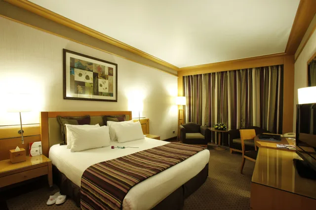 غرفة قياسية بسرير كينج بإطلالة على المدينة، Crowne Plaza Hotel Beirut 9/10