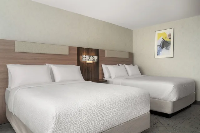 غرفة قياسية بسريرين كوين بحوض استحمام، Holiday Inn Express & Suites Overland Park South 2/9