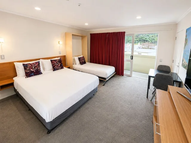 غرفة تنفيذية بسرير مزدوج وسرير فردي، Dupont Executive Motels 2/9