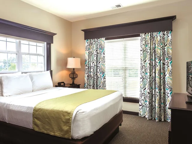 جناح ديلوكس بسرير كينج وسرير كوين بغرفتي نوم مع أريكة، Bluegreen Vacations Parkside Williamsburg, an Ascend Collection Resort 7/10