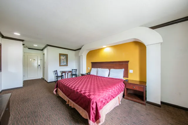 غرفة بسرير كينج لذوي الإعاقة، Americas Best Value Inn Brenham 1/5