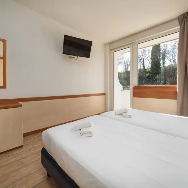 غرفة بسرير مزدوج، Centro Turistico Gardesano 1/10