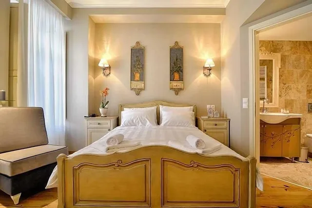 Luxury, Double Bed, Hotel Antique 8/10