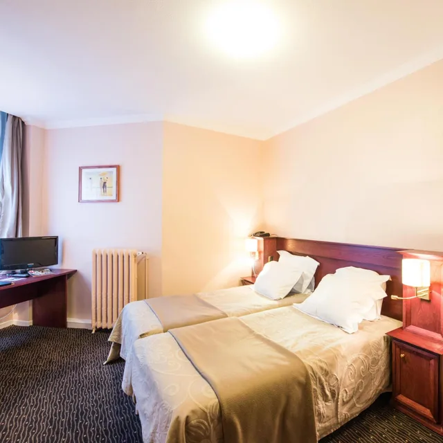 غرفة بسريرين منفصلين، Metropol Hotel 4/10