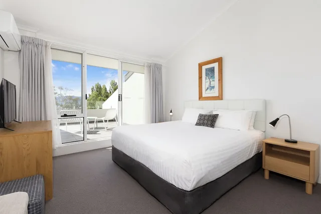 2 Bedrooms, Apartment, King and Twin Beds, Sofa, Horizons Lake Jindabyne 3/10