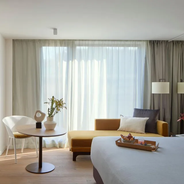 Connecting, Me, Superior, Single Bed, ME Barcelona 2/4