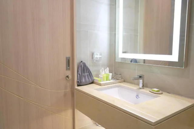 غرفة سوبيريور بسرير مزدوج أو سريرين منفصلين، Wyndham Garden Naithon Phuket 4/4