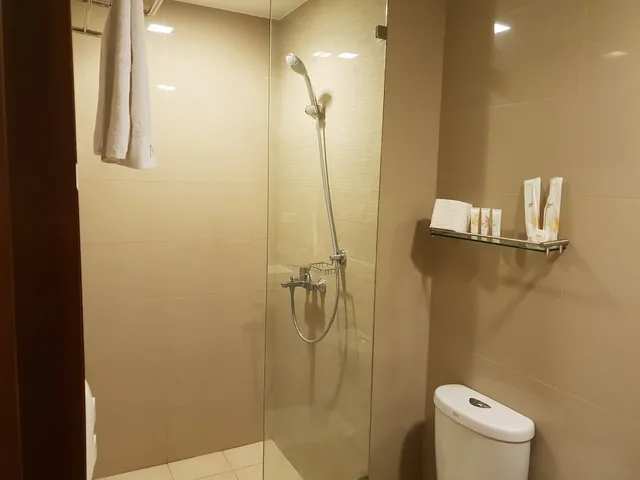 شقة عائلية بسرير كينج وسرير كوين بإطلالة على القناة بغرفتي نوم، Luxe In Venice - The Venice Residences 3/5