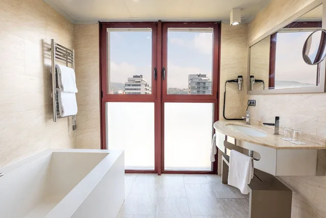 جناح بشرفة مفردة بسرير كينج، Silken Amara Plaza 5/7