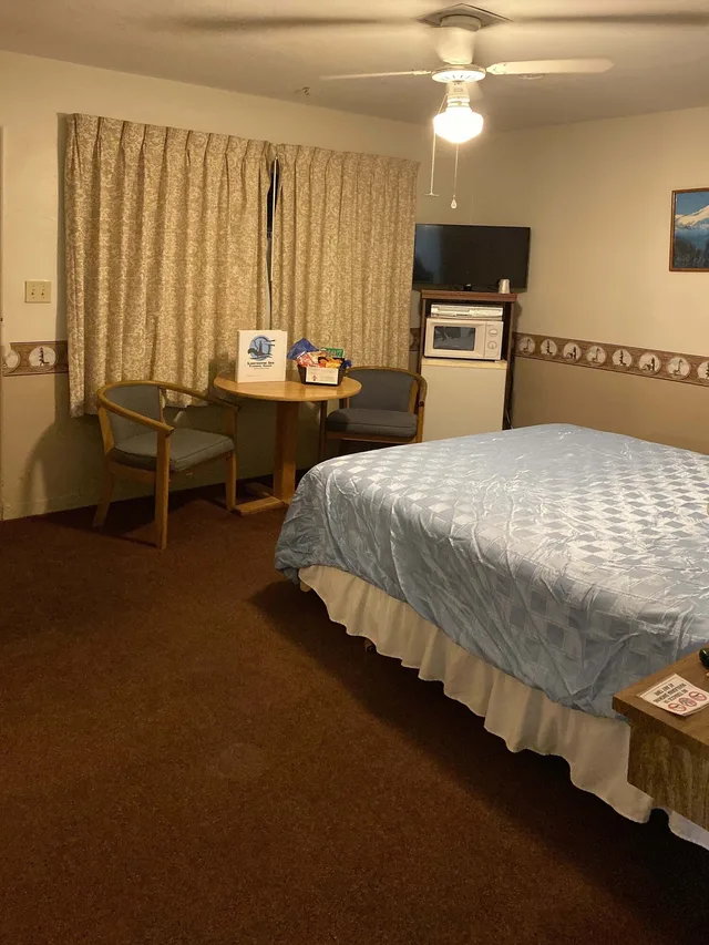 Standard, Single, Queen Bed, Lighthouse Inn 2/7