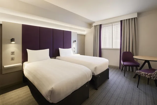 غرفة قياسية بسريرين منفصلين لذوي الإعاقة، Premier Inn Fort William 2/5