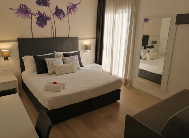 Deluxe, Queen Bed, Partial Sea View, Hotel Columbia &amp; Ninfea 3/9