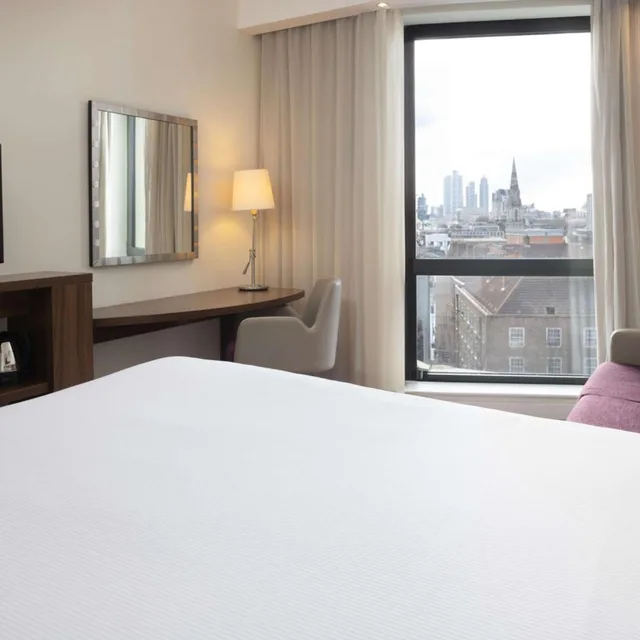 غرفة بسرير كينج وسرير كوين بإطلالة على المدينة، Hampton by Hilton London Waterloo Hotel 7/10