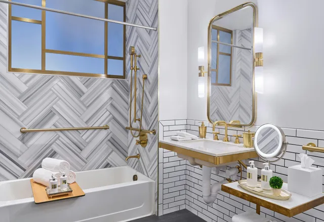 Great, 2 Queen Beds, Bathtub, Accessible، Halcyon - A Hotel In Cherry Creek 2/2
