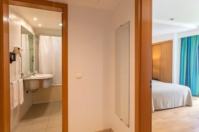 شقة بسريرين منفصلين بغرفتي نوم مع أريكة، Antillia Hotel 2/2