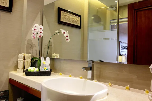 غرفة ديلوكس بسرير كينج بشرفة، Astagina Resort Villa And Spa 2/2