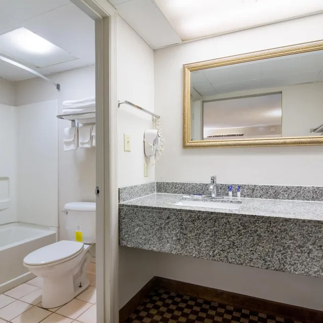 غرفة بسرير كوين، Americas Best Value Inn Wadesboro 6/7
