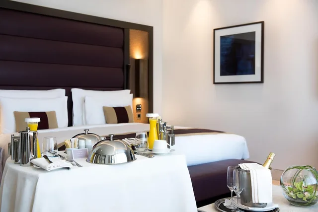 غرفة ديلوكس بسرير كينج بشرفة بغرفة نوم واحدة، Kempinski Hotel Muscat 6/8