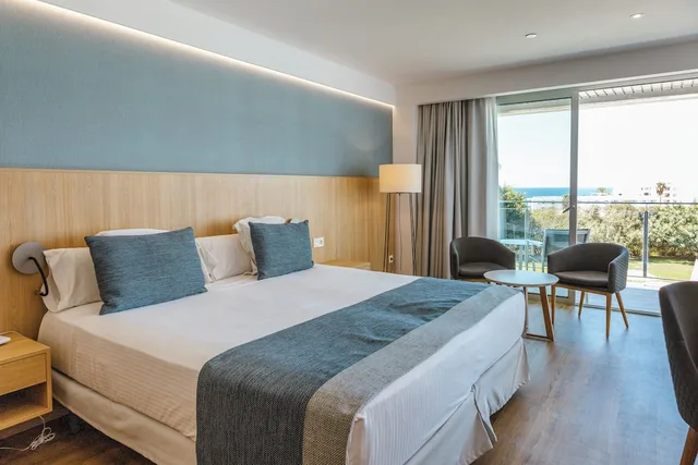 غرفة بسريرين منفصلين بإطلالة على المسبح بشرفة، HOTEL 55 SANTO TOMAS 2/10