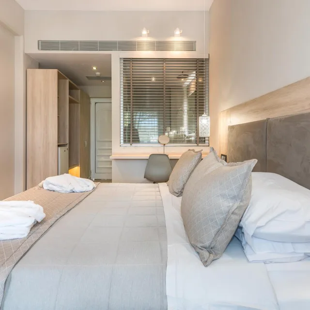 Deluxe, VenusHotel and Suites 4/6