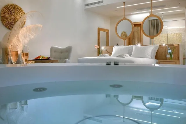 Luxury, Suite, Queen Bed, Beach Front, Outdoor Jetted Tub، Anax Resort and Spa 7/7