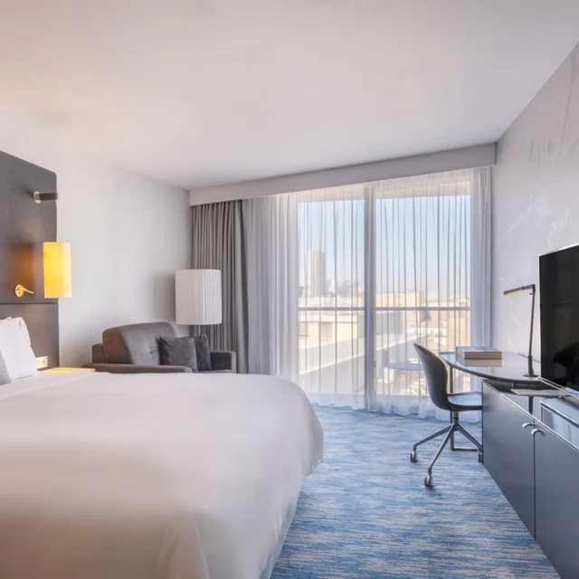 غرفة بريستيج بإطلالة على الحديقة بشرفة، Renaissance Paris Arc de Triomphe Hotel 8/10