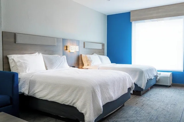 غرفة قياسية بسريرين كوين، Holiday Inn Express Suites Hiawassee 3/5