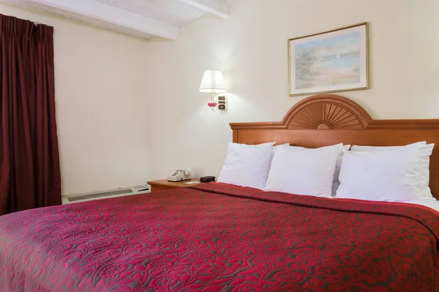 غرفة قياسية بسرير كينج، Days Inn by Wyndham Ocala North 5/10