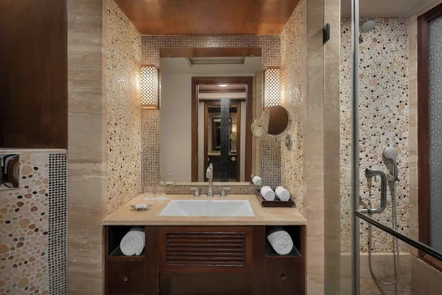 غرفة بسرير كينج بإطلالة للمدخنين، The Fern An Ecotel Hotel Jaipur 2/2