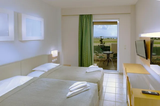 Swim Up, Bungalow, Pool View, Shared Pool, Sovereign Beach Hotel 1/3