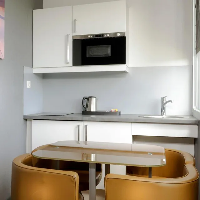 غرفة ثلاثية بشرفة، AMBRE HOTEL 8/9