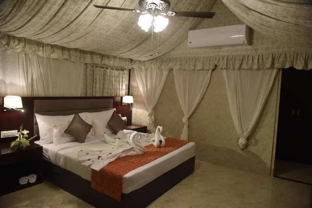 كوخ بسرير كينج، Pride Hotel And Convention Centre 2/10