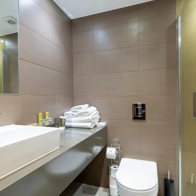 غرفة بسرير مزدوج، DONNINGTON MANOR HOTEL 7/7