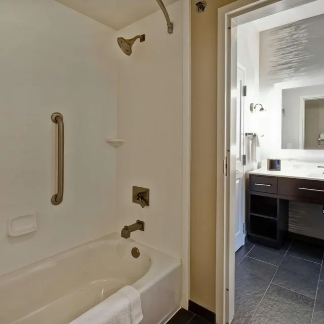 جناح بسريرين كوين مع أريكة لذوي الإعاقة، Homewood Suites By Hilton Dallas Arlington South Tx 3/8