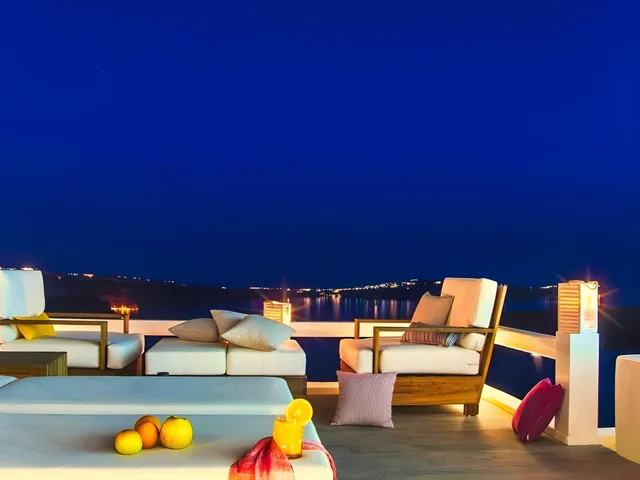 غرفة، Aqua Luxury Suites 2/2