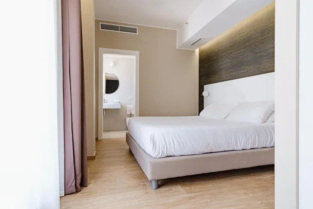 Junior Suite, Boston Hotel Bari 3/10