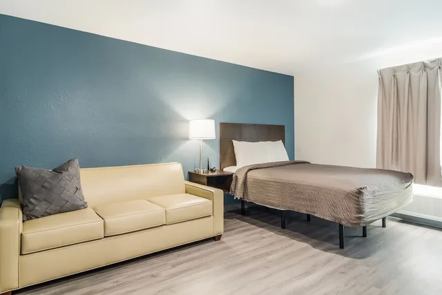 Suite, Queen Bed, Sofa, Accessible, WoodSpring Suites Smyrna-La Vergne 2/5