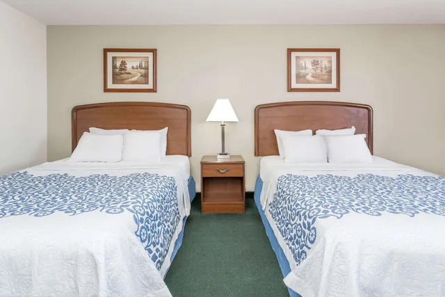 غرفة قياسية بسريرين كوين، Days Inn by Wyndham Sidney NE 2/4