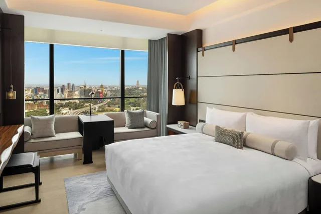غرفة بسرير كينج، JW Marriott Nairobi 1/8