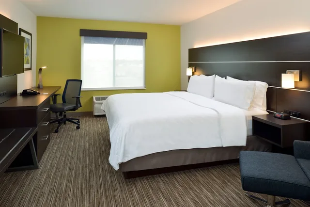 جناح بسرير كينج لذوي الإعاقة، Holiday Inn Express Hotel And Suites Pueblo North 2/3