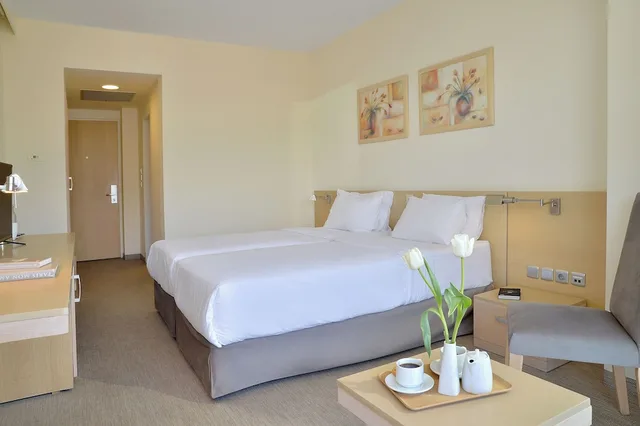 غرفة قياسية بسريرين منفصلين بإطلالة على الجبل مع سرير سحّاب إضافي، Achaia Beach Hotel, Vassilicos House of Hospitality 8/10