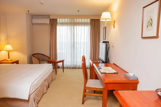 Standard, Queen Bed, Landis Inn Lotung 9/10