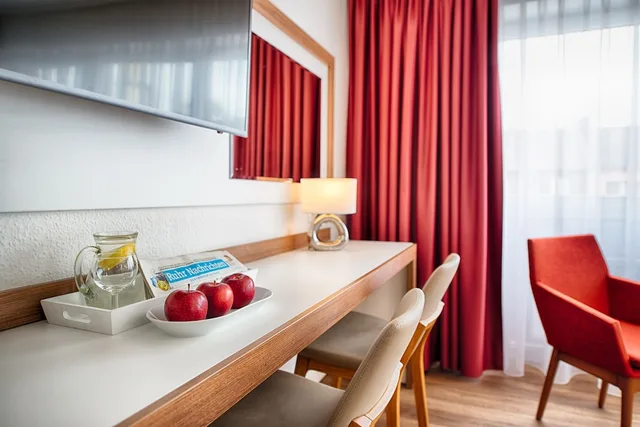 غرفة قياسية ثلاثية بسرير كوين وسرير فردي، Hotel Senator 4/6
