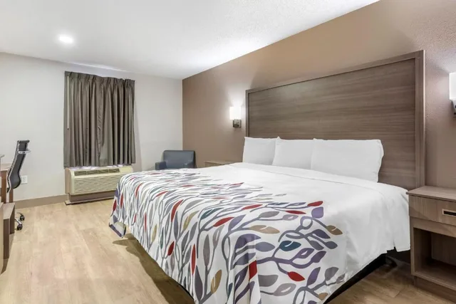 غرفة سوبيريور بسرير مزدوج للمدخنين، Red Roof Inn & Suites Newport News 1/1