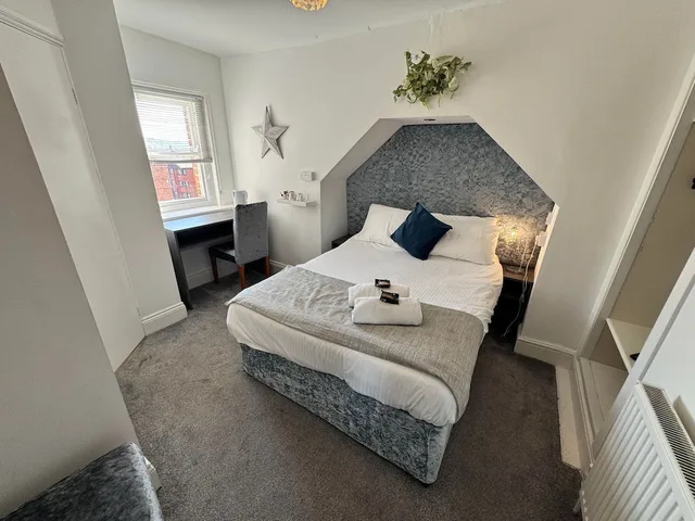 Silver, Double Bed, The Jubilee Hotel 1/2
