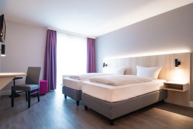 غرفة بسريرين منفصلين، Taste Hotel Hockenheim 2/4